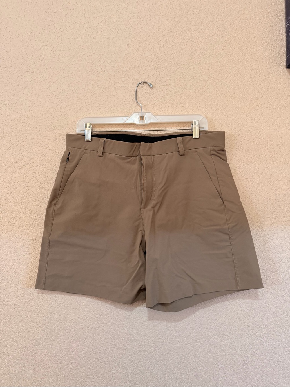 NOBULL Men's Tan Flat-Front Performance Golf Shorts 7in inseam - Picture 2 of 8